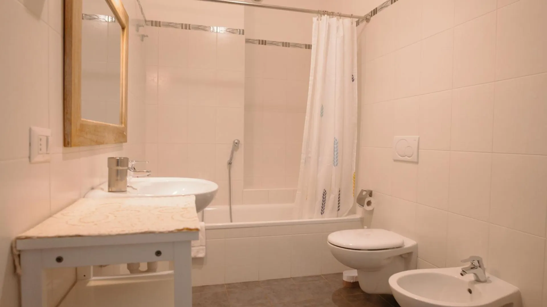 Daire Griante Suites Cadenabbia İtalya